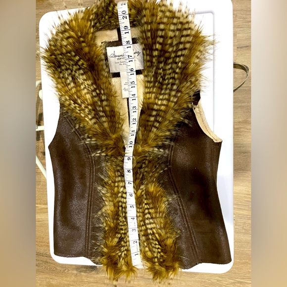 Vest - Picture 3 of 4